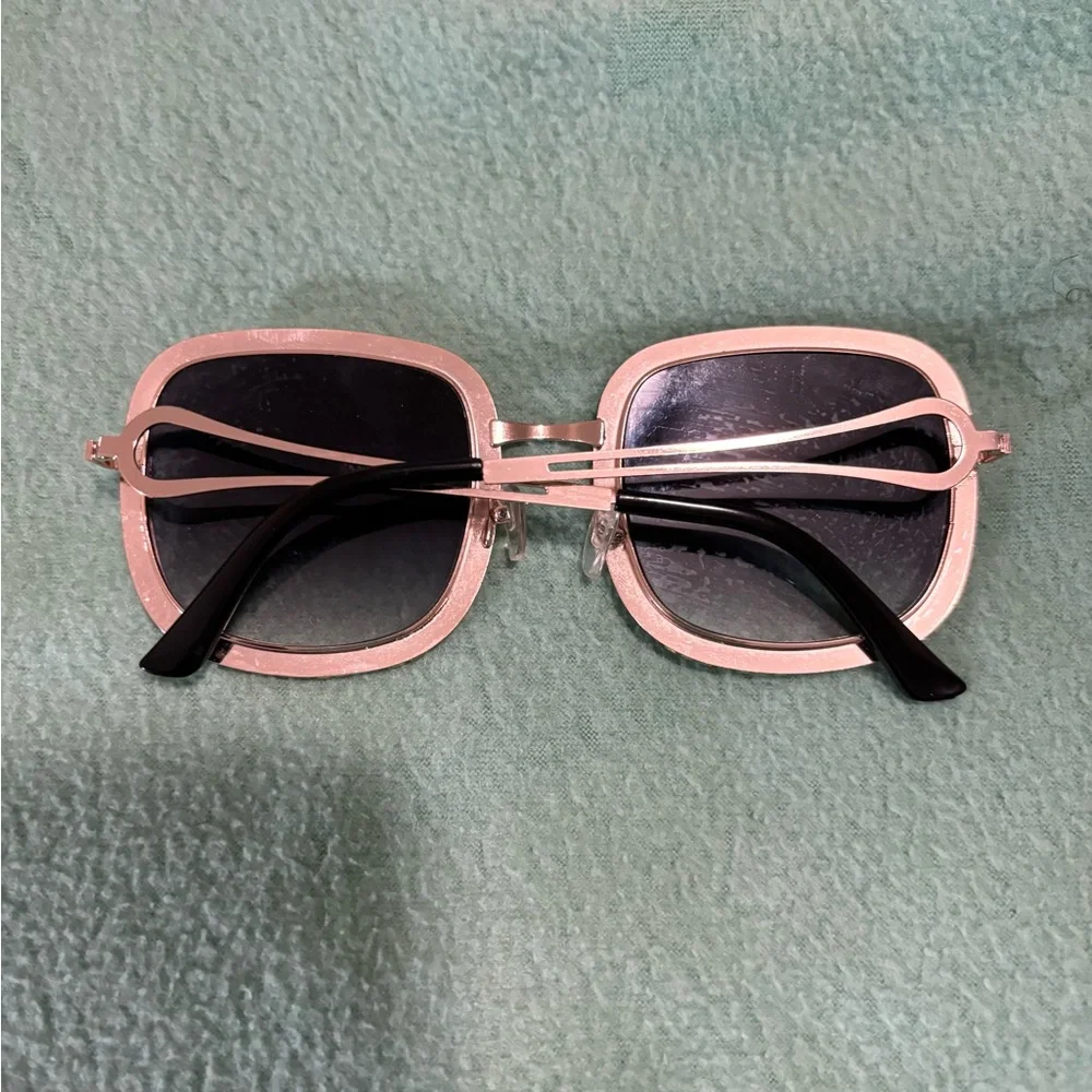 Square Oversized Sunglasses with Diamond Stud Decorated Lens Women's Black/Gold